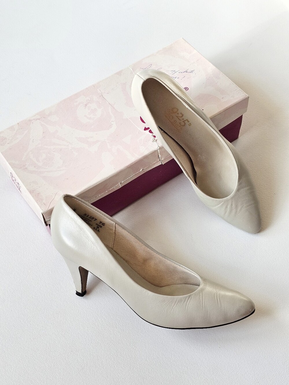 Vintage 9.2.5 So Soft Denise Bone Leather Pumps Size 8N USA Pointed Toe Heels